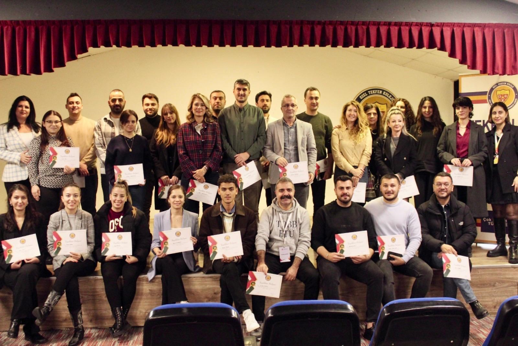 İzmir Demokrasi Üniversitesi, Özel Tekfen Kolejinde düzenlenen üniversite tanıtım fuarına katıldı